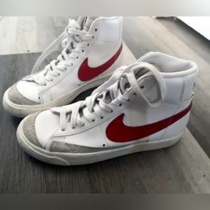 high top white and orange nike blazers brand new, size 7 women’s 5 in men’s